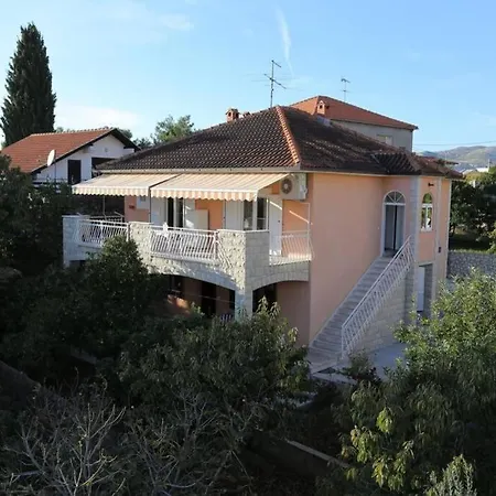 Apartment Bareta Trogir Exterior photo